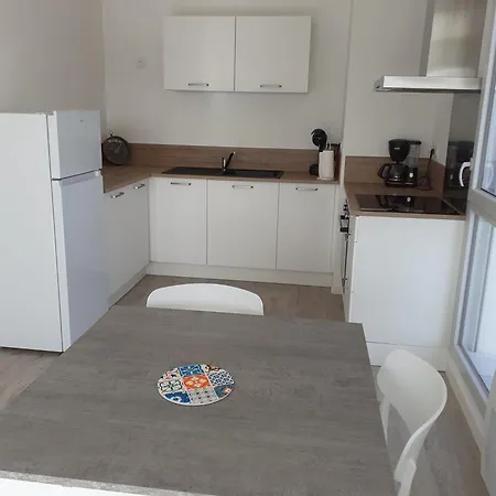 Neuf 65 M2 Lumineux Au Calme Balcon Et Parking * Royan
